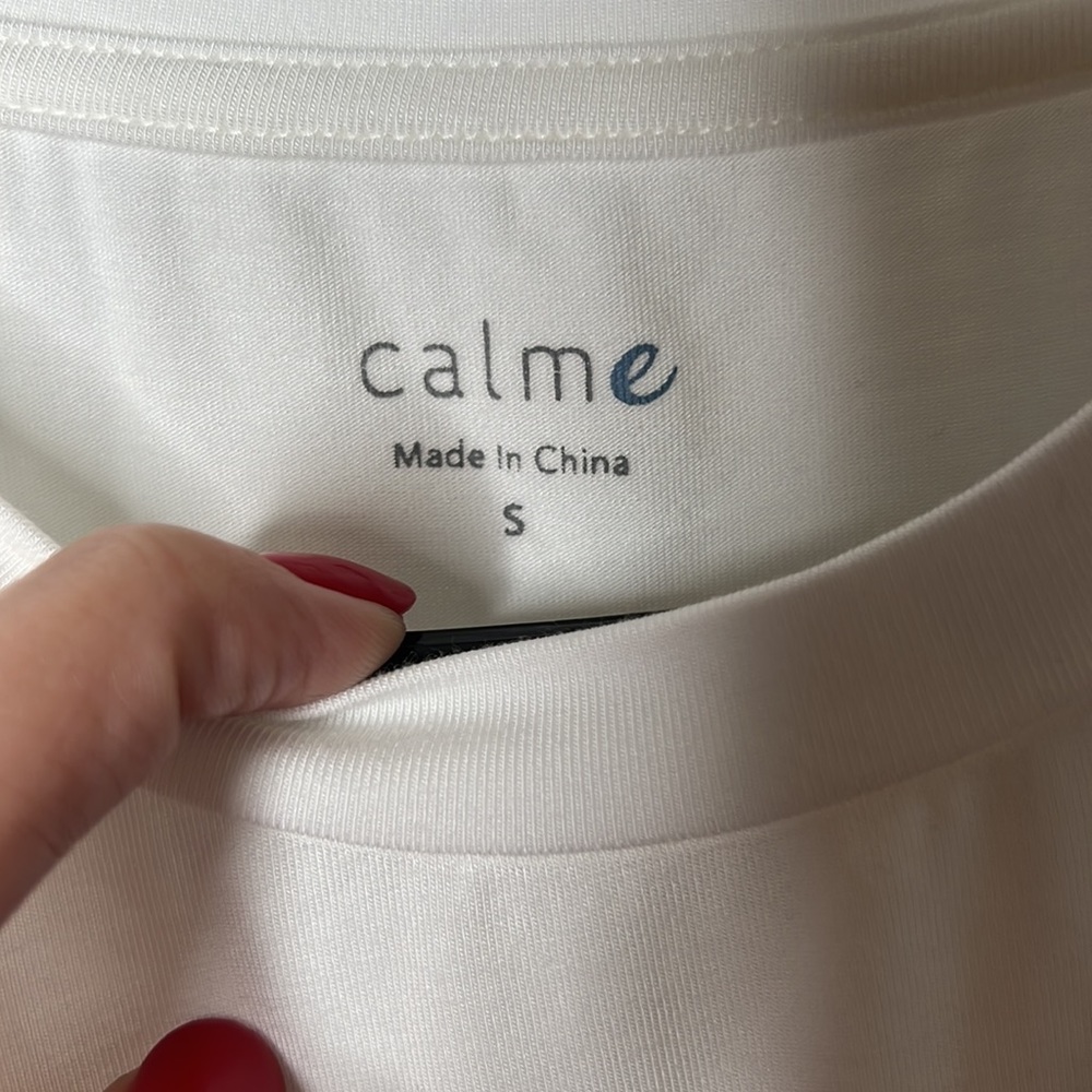 Calme Womens T-Shirt White Short Sleeve Scoop Neck Embroidered Loose Yoga S New - Picture 4 of 4